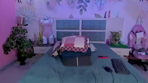 Snapshot of cristhy_huge_cockts chatting on 10.06.25 cristhy_huge_cockts online show from 10.06.25