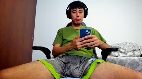 Snapshot of cristian_ortiz_1 chatting on 04.01.26 Cristian online show from 04.01.26