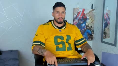 Snapshot of cristian_walker chatting on 12.30.24 cristian walker online show from 12.30.24