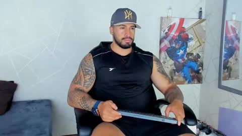 Snapshot of cristian_walker chatting on 01.10.25 cristian walker online show from 01.10.25