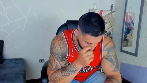 Snapshot of cristian_walker chatting on 01.28.25 cristian walker online show from 01.28.25