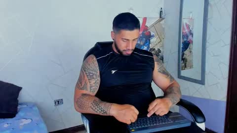 Snapshot of cristian_walker chatting on 01.31.25 cristian walker online show from 01.31.25