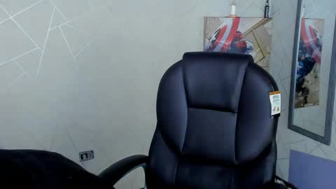 Snapshot of cristian_walker chatting on 02.25.25 cristian walker online show from 02.25.25