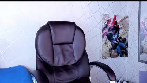 Snapshot of cristian_walker chatting on 09.29.25 cristian walker online show from 09.29.25