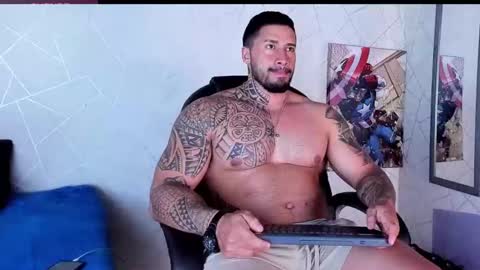 Snapshot of cristian_walker chatting on 10.28.25 cristian walker online show from 10.28.25