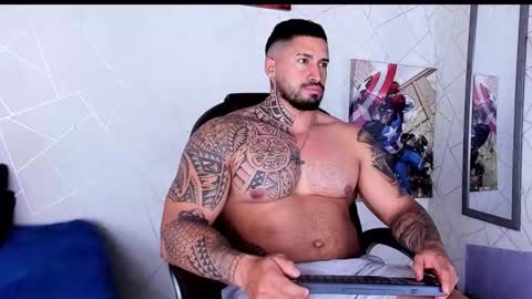 Snapshot of cristian_walker chatting on 10.29.25 cristian walker online show from 10.29.25