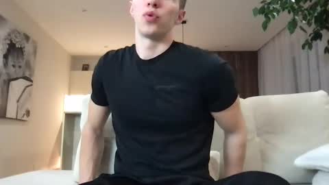 Snapshot of cristianovilla chatting on 01.12.25 CristianoHailey online show from 01.12.25