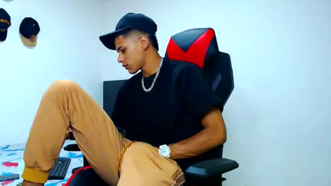 Snapshot of cristiantayron chatting on 04.26.26 cristian online show from 04.26.26