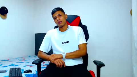 Snapshot of cristiantayron chatting on 04.27.26 cristian online show from 04.27.26