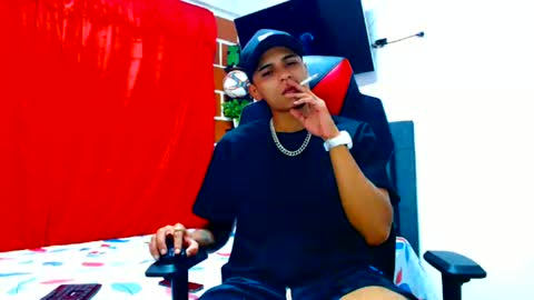 Snapshot of cristiantayron chatting on 06.12.26 cristian online show from 06.12.26