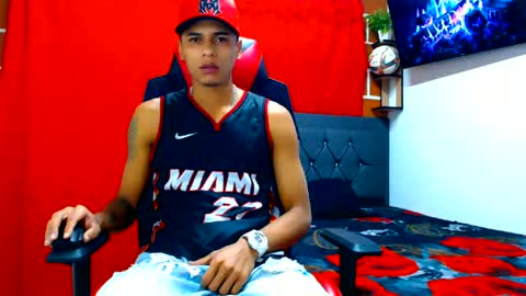 Snapshot of cristiantayron chatting on 07.06.26 cristian online show from 07.06.26