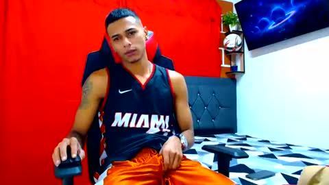 Snapshot of cristiantayron chatting on 07.21.26 cristian online show from 07.21.26