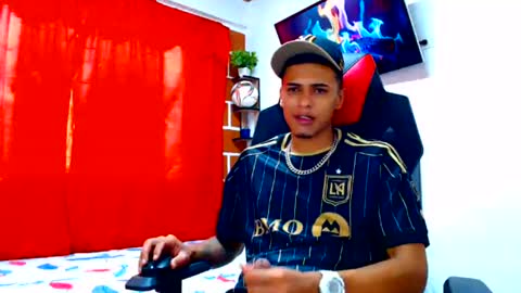 Snapshot of cristiantayron chatting on 07.28.26 cristian online show from 07.28.26