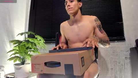 cristopher23  online show from 02.28.25