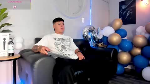 Snapshot of cristopher_strong chatting on 05.23.26 Cristopher online show from 05.23.26