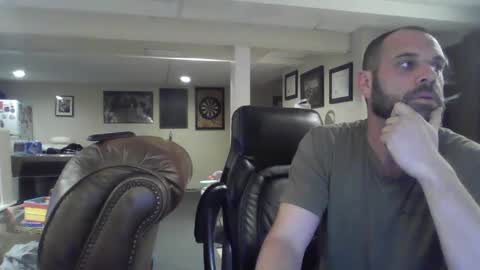 Snapshot of crm400 chatting on 10.04.25 billybasement online show from 10.04.25