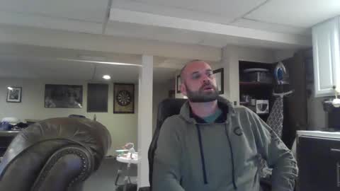 Snapshot of crm400 chatting on 10.05.25 billybasement online show from 10.05.25