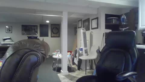 Snapshot of crm400 chatting on 10.12.25 billybasement online show from 10.12.25