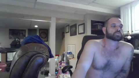 Snapshot of crm400 chatting on 10.18.25 billybasement online show from 10.18.25