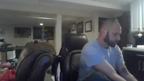 Snapshot of crm400 chatting on 10.25.25 billybasement online show from 10.25.25