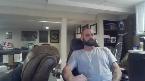 Snapshot of crm400 chatting on 11.12.25 billybasement online show from 11.12.25