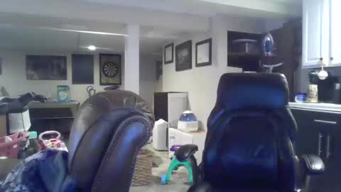 Snapshot of crm400 chatting on 11.19.25 billybasement online show from 11.19.25