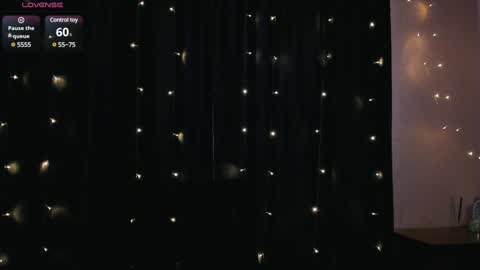 Snapshot of cross_the_line chatting on 01.15.25 xx Amina xx online show from 01.15.25