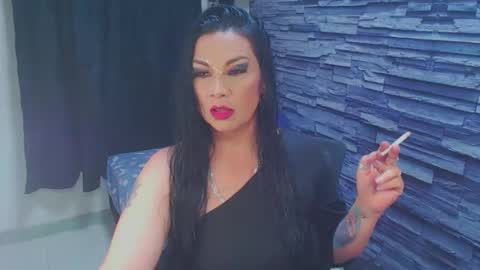 Snapshot of cruela_deviil chatting on 10.07.25 cruela_deviil online show from 10.07.25