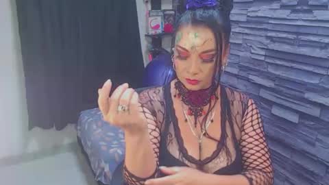 Snapshot of cruela_deviil chatting on 10.17.25 cruela_deviil online show from 10.17.25