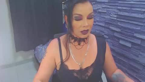 Snapshot of cruela_deviil chatting on 10.24.25 cruela_deviil online show from 10.24.25