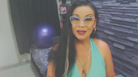 Snapshot of cruela_deviil chatting on 11.01.25 cruela_deviil online show from 11.01.25