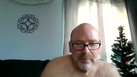 Snapshot of cruising_guy chatting on 12.15.24 fun guy online show from 12.15.24