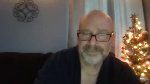 Snapshot of cruising_guy chatting on 12.31.24 fun guy online show from 12.31.24