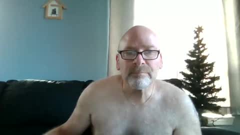 Snapshot of cruising_guy chatting on 09.27.25 fun guy online show from 09.27.25