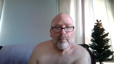 Snapshot of cruising_guy chatting on 04.21.26 fun guy online show from 04.21.26