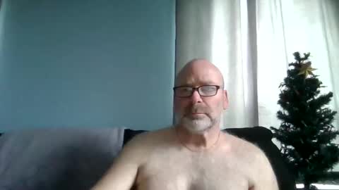 Snapshot of cruising_guy chatting on 04.22.26 fun guy online show from 04.22.26