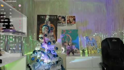 Snapshot of cryptobjgirlv2 chatting on 01.04.25 Lilith online show from 01.04.25