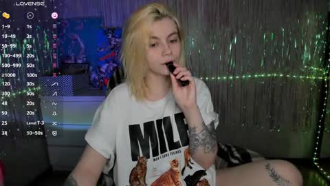 Snapshot of cryptobjgirlv2 chatting on 02.13.25 Lilith online show from 02.13.25