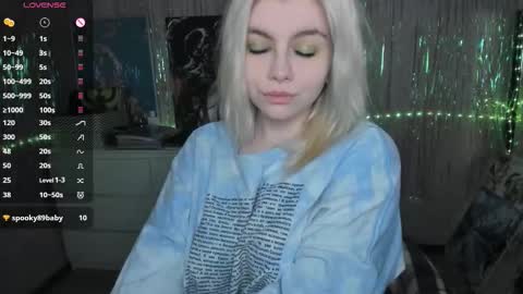 Snapshot of cryptobjgirlv2 chatting on 09.12.25 Lilith online show from 09.12.25