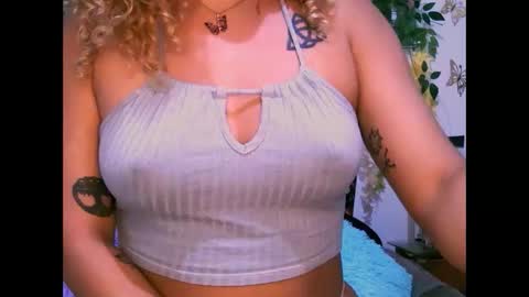 Snapshot of crysrus chatting on 10.11.25 crysrus online show from 10.11.25