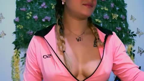 Snapshot of crysrus chatting on 10.19.25 crysrus online show from 10.19.25