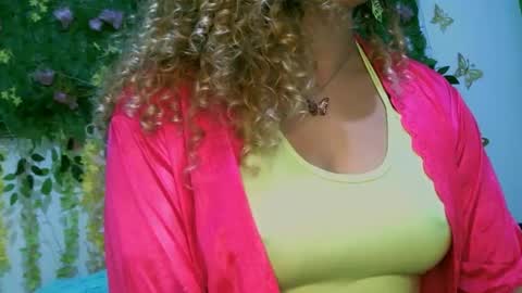 Snapshot of crysrus chatting on 10.27.25 crysrus online show from 10.27.25