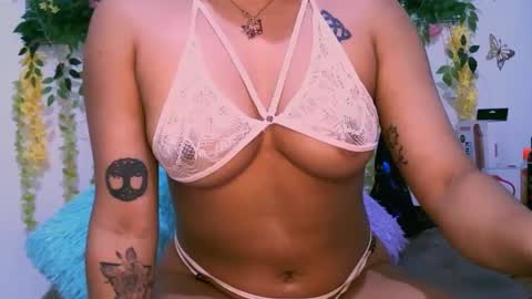 Snapshot of crysrus chatting on 10.30.25 crysrus online show from 10.30.25