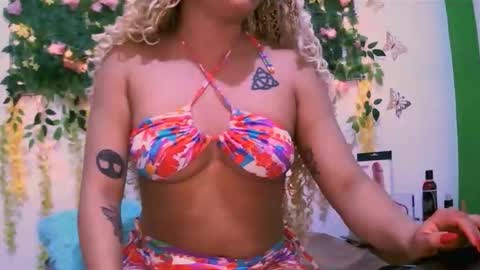 Snapshot of crysrus chatting on 11.11.25 crysrus online show from 11.11.25