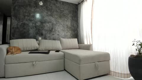 Snapshot of crysstal_jenner chatting on 11.16.25 Cryss online show from 11.16.25