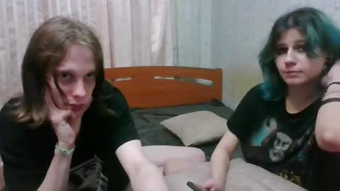 Snapshot of crystal_porn_love chatting on 12.19.24 Crystal and Marcl online show from 12.19.24