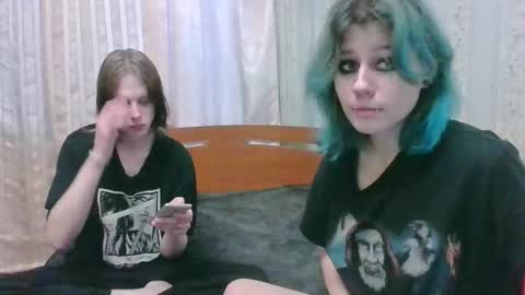 Snapshot of crystal_porn_love chatting on 12.19.24 Crystal and Marcl online show from 12.19.24