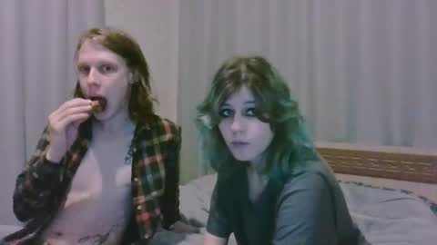 Snapshot of crystal_porn_love chatting on 01.04.25 Crystal and Marcl online show from 01.04.25