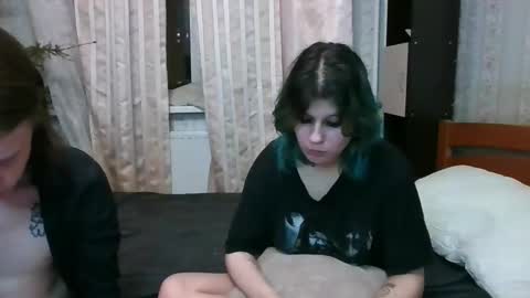 Snapshot of crystal_porn_love chatting on 01.22.25 Crystal and Marcl online show from 01.22.25