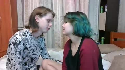 Snapshot of crystal_porn_love chatting on 02.13.25 Crystal and Marcl online show from 02.13.25